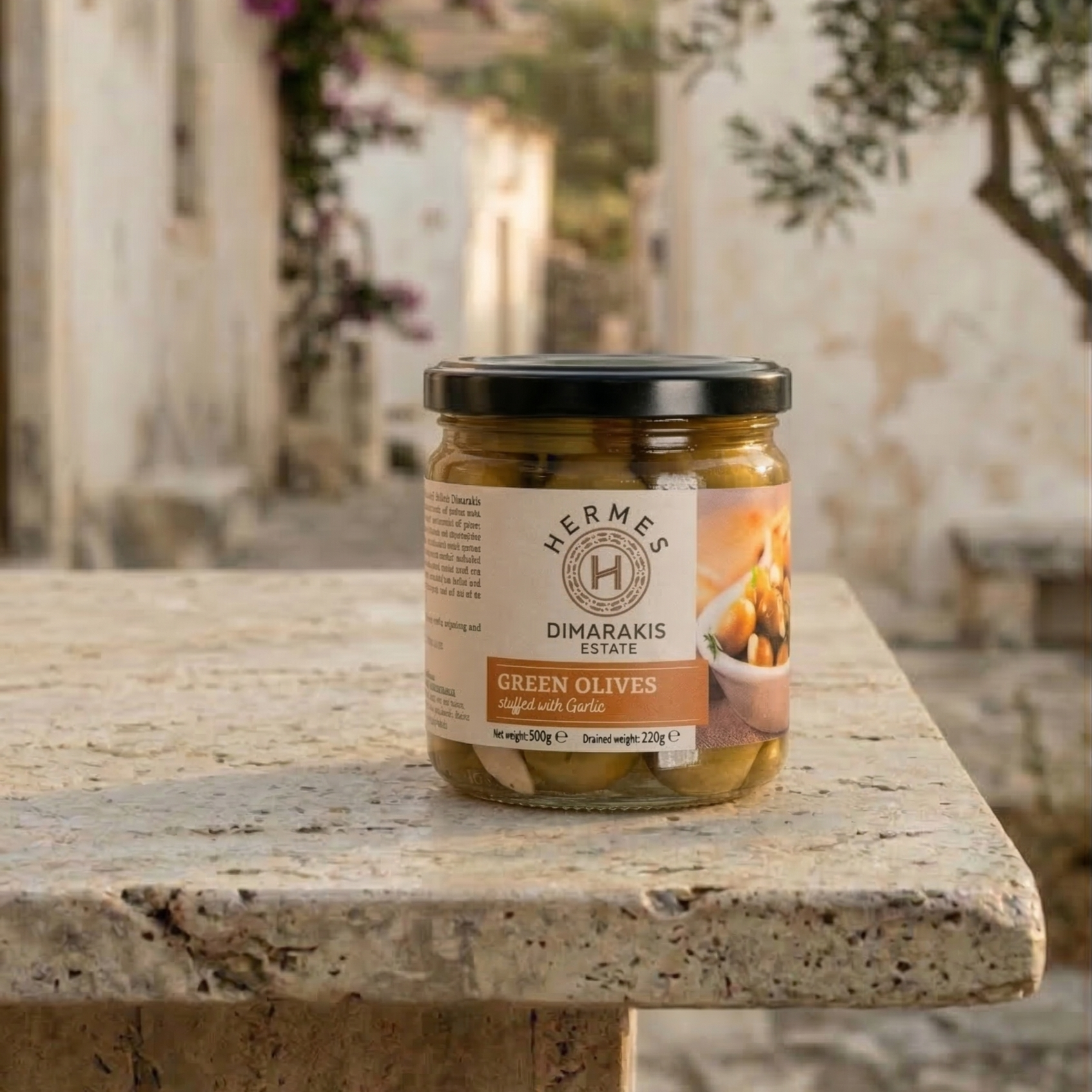 Gröna oliver - fyllda med vitlök i saltlake